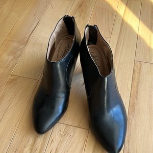 Ladies boots. Size 9.5 M